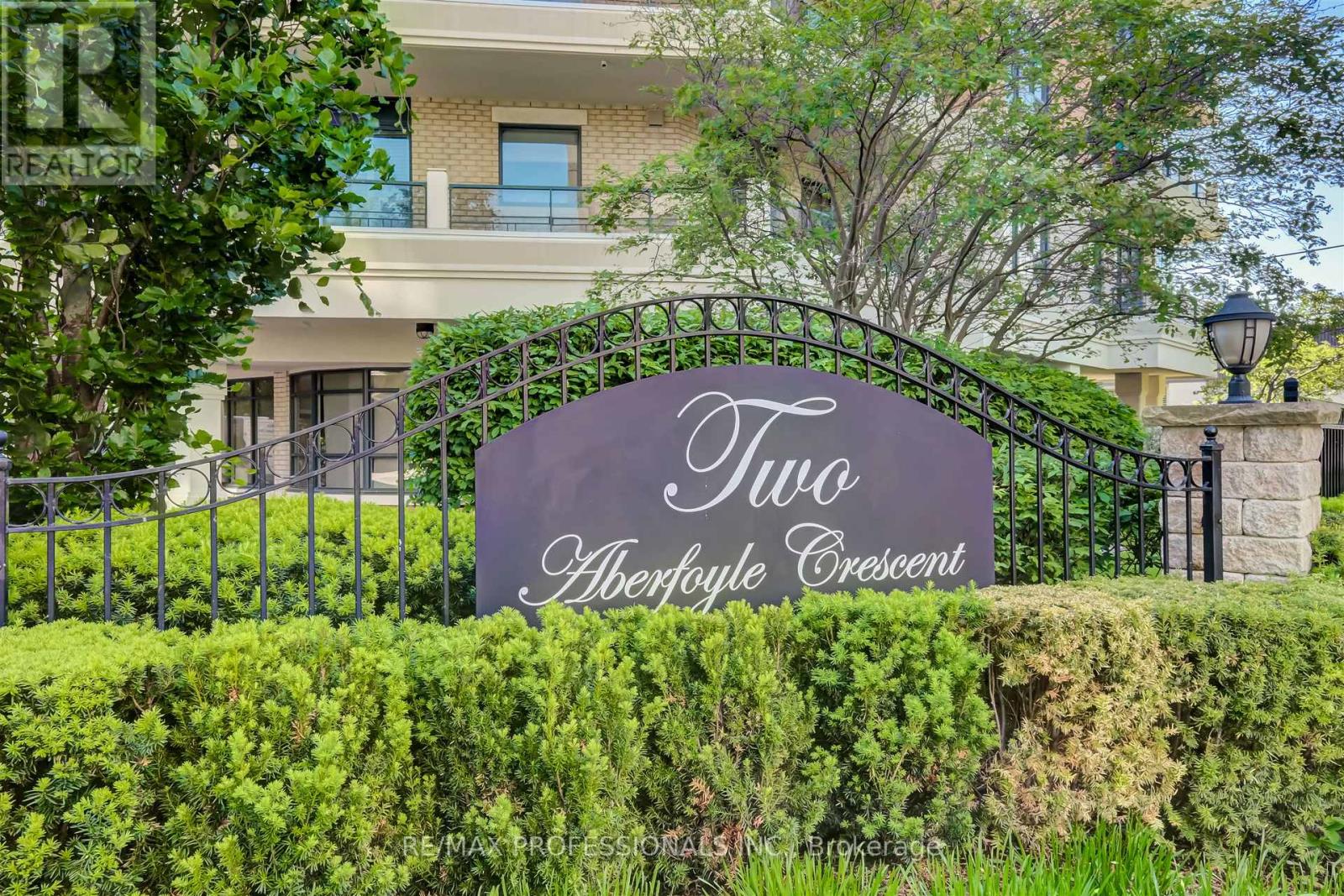 1006 - 2 Aberfoyle Crescent, Toronto, Ontario  M8X 2Z8 - Photo 2 - W12845460