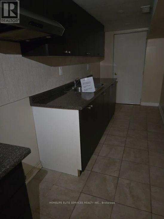 110 Crystalview Crescent, Brampton, Ontario  L6P 2S2 - Photo 8 - W12845464