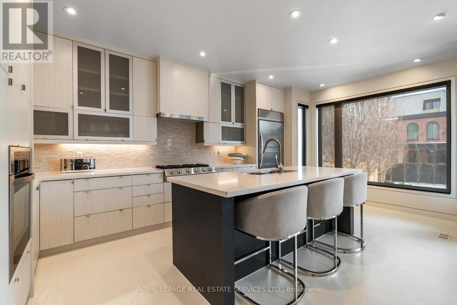 41 Highgate Road, Toronto, Ontario  M8X 2B4 - Photo 13 - W12845506