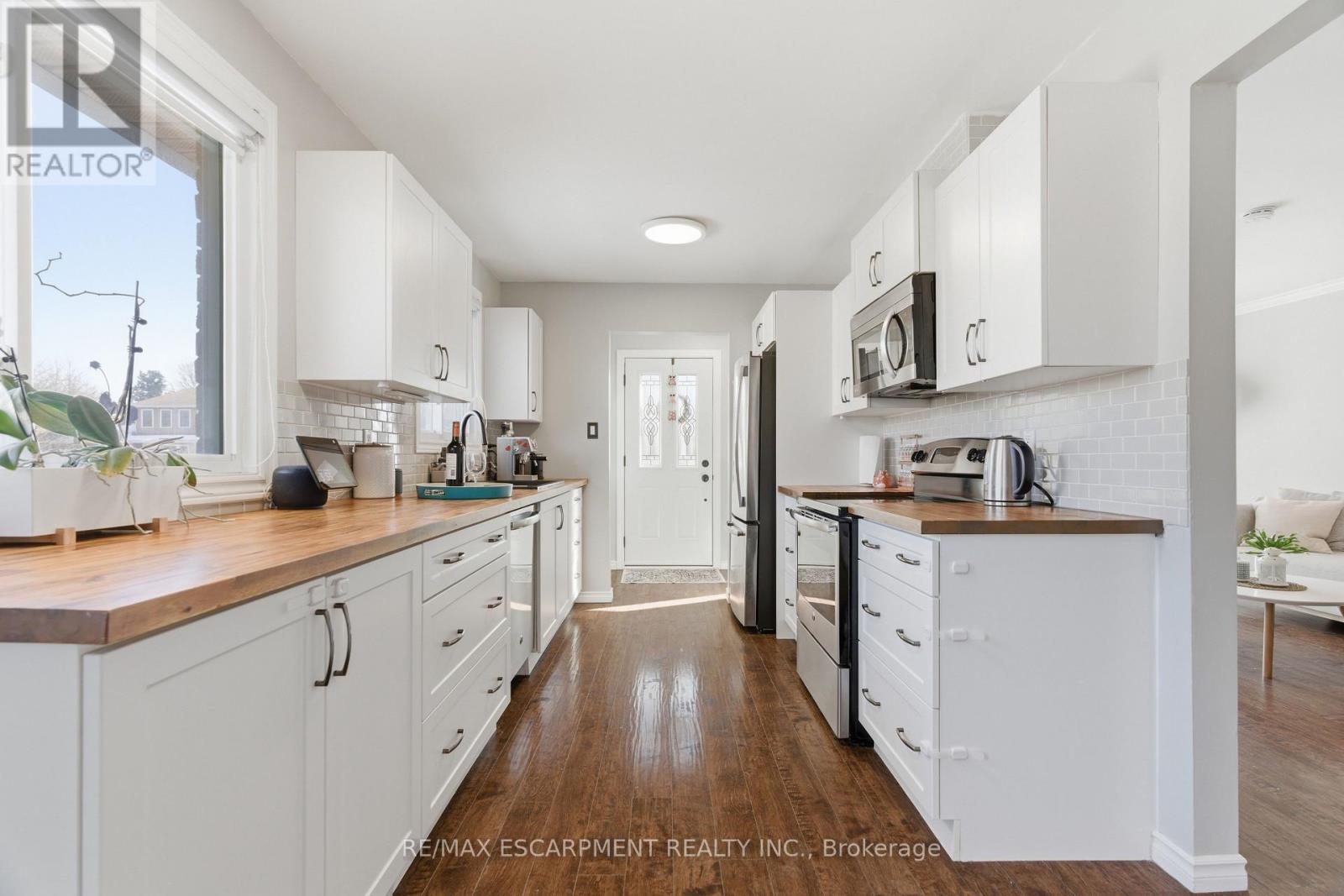 70 Athenia Drive, Hamilton, Ontario  L8J 1S8 - Photo 12 - X12845452