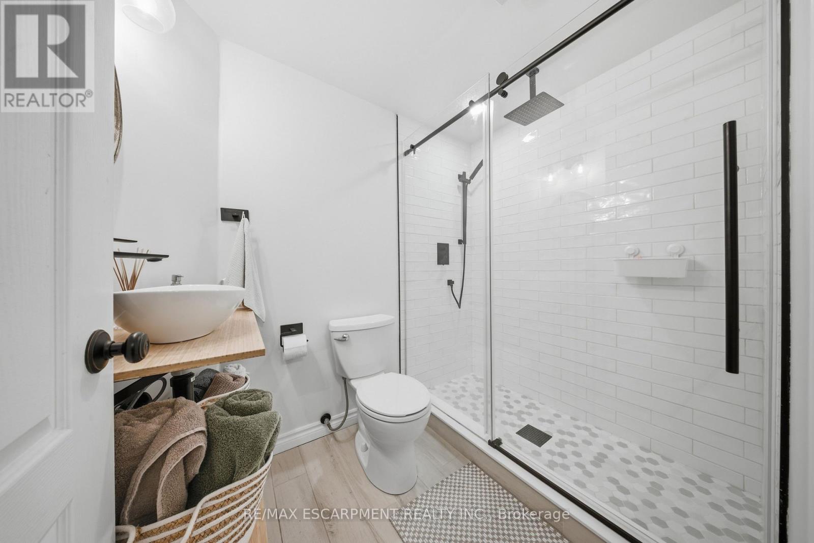 70 Athenia Drive, Hamilton, Ontario  L8J 1S8 - Photo 26 - X12845452