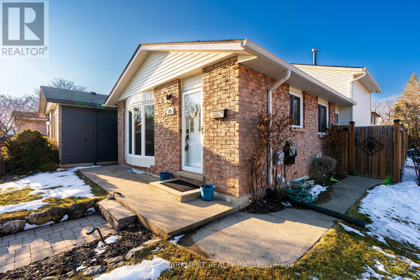 70 Athenia Drive, Hamilton, Ontario  L8J 1S8 - Photo 3 - X12845452