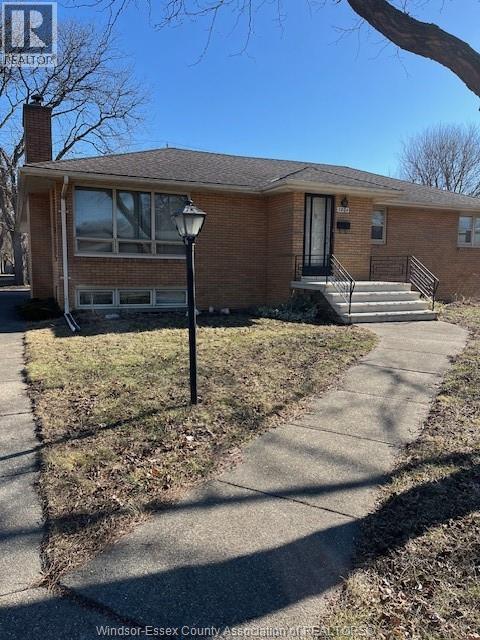 2804 Everts, Windsor, Ontario N9E 2V2 - Photo 1 - 26004595