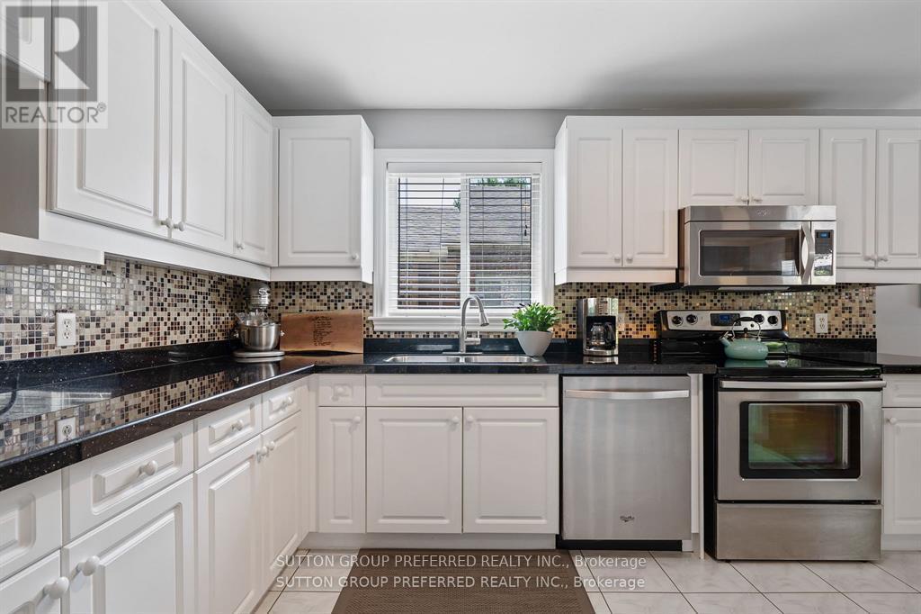 623 Thornwood Court, London North, Ontario  N6H 5J5 - Photo 18 - X12845704