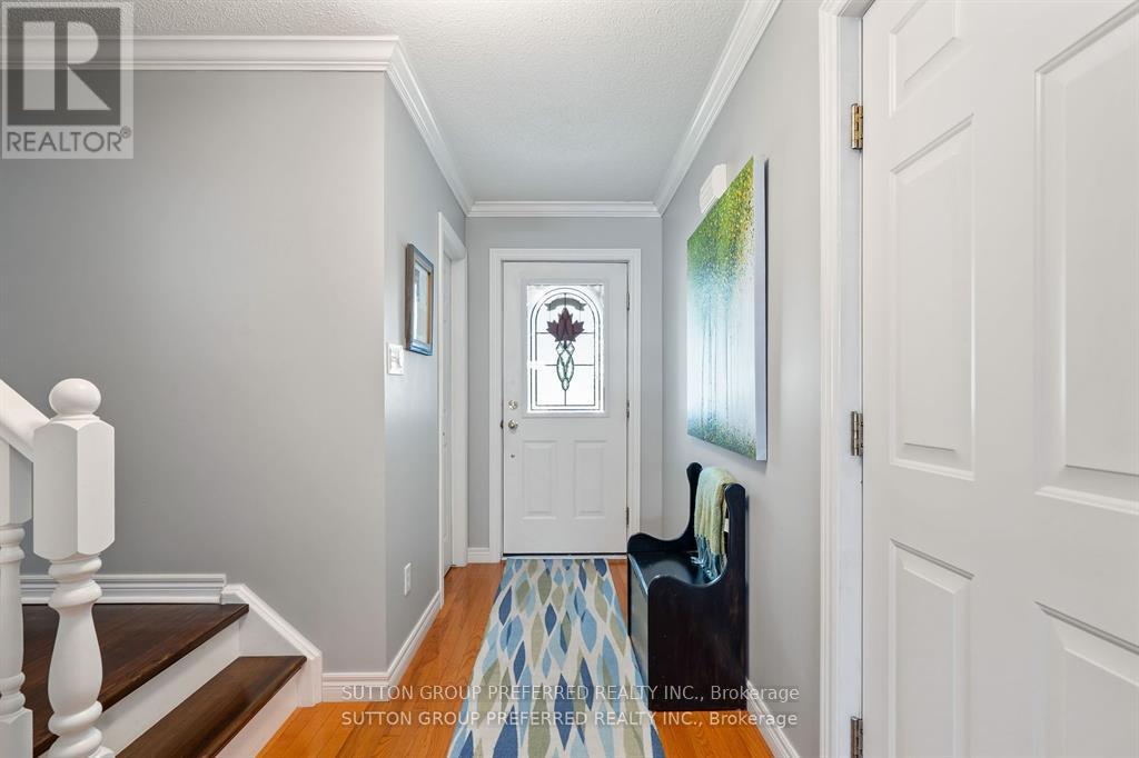 623 Thornwood Court, London North, Ontario  N6H 5J5 - Photo 5 - X12845704