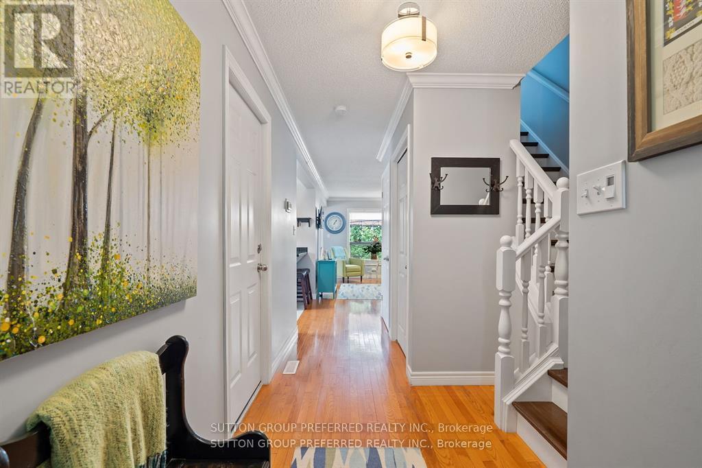 623 Thornwood Court, London North, Ontario  N6H 5J5 - Photo 6 - X12845704