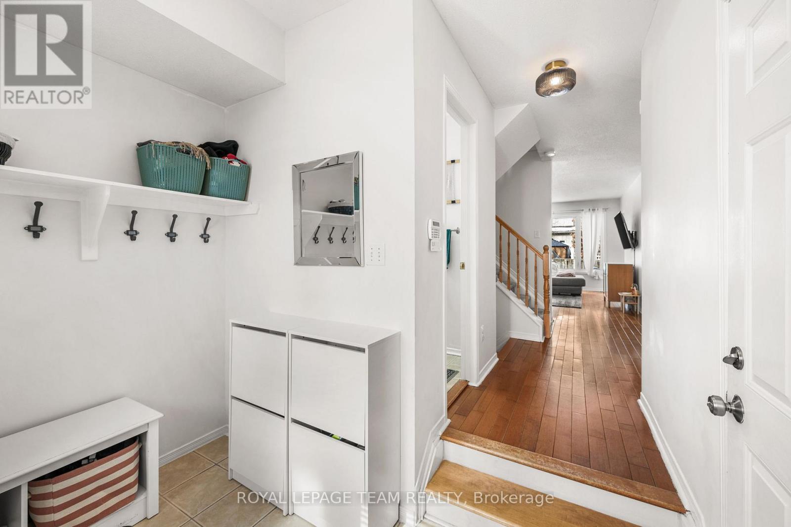 211 Longshire Circle, Ottawa, Ontario  K2J 4K8 - Photo 3 - X12845508