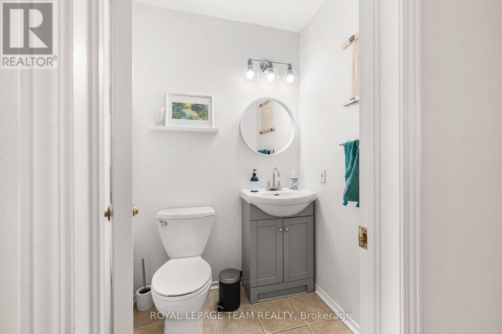 211 Longshire Circle, Ottawa, Ontario  K2J 4K8 - Photo 4 - X12845508