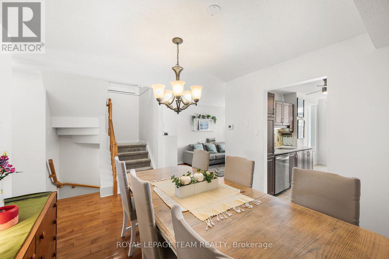 211 Longshire Circle, Ottawa, Ontario  K2J 4K8 - Photo 8 - X12845508