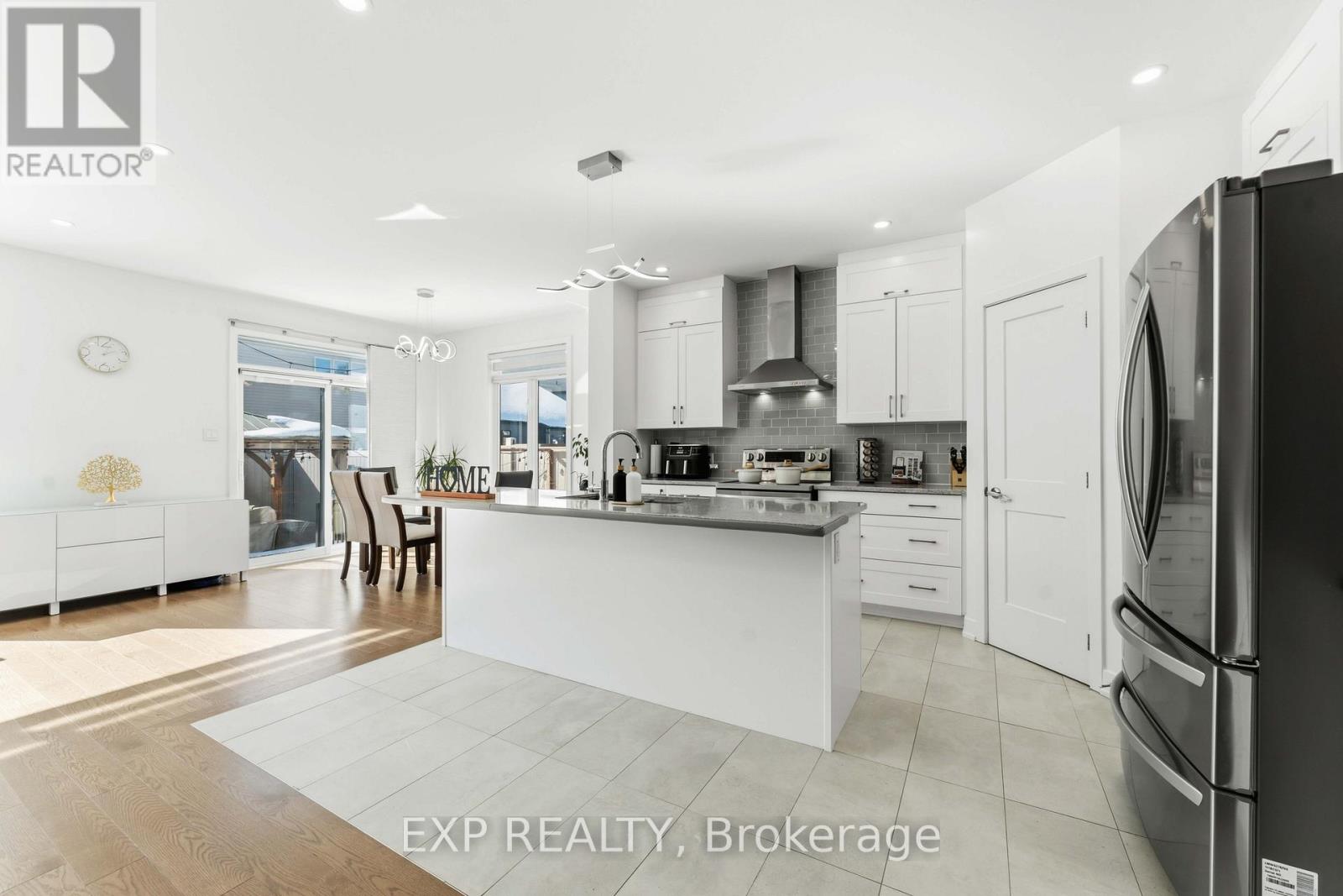 609 Putney Crescent, Ottawa, Ontario  K1S 1N4 - Photo 11 - X12845676