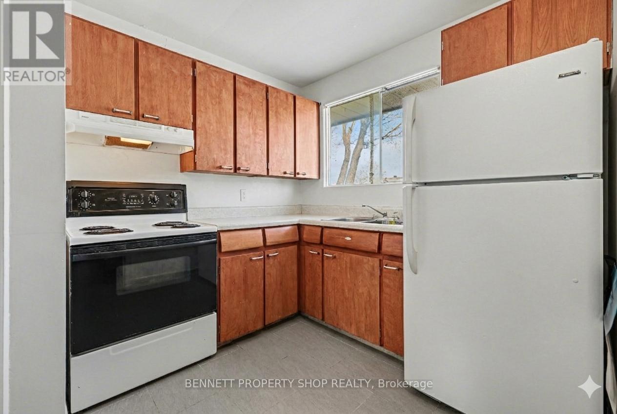 1112 Cobden Road, Ottawa, Ontario  K2C 2Z2 - Photo 4 - X12845720