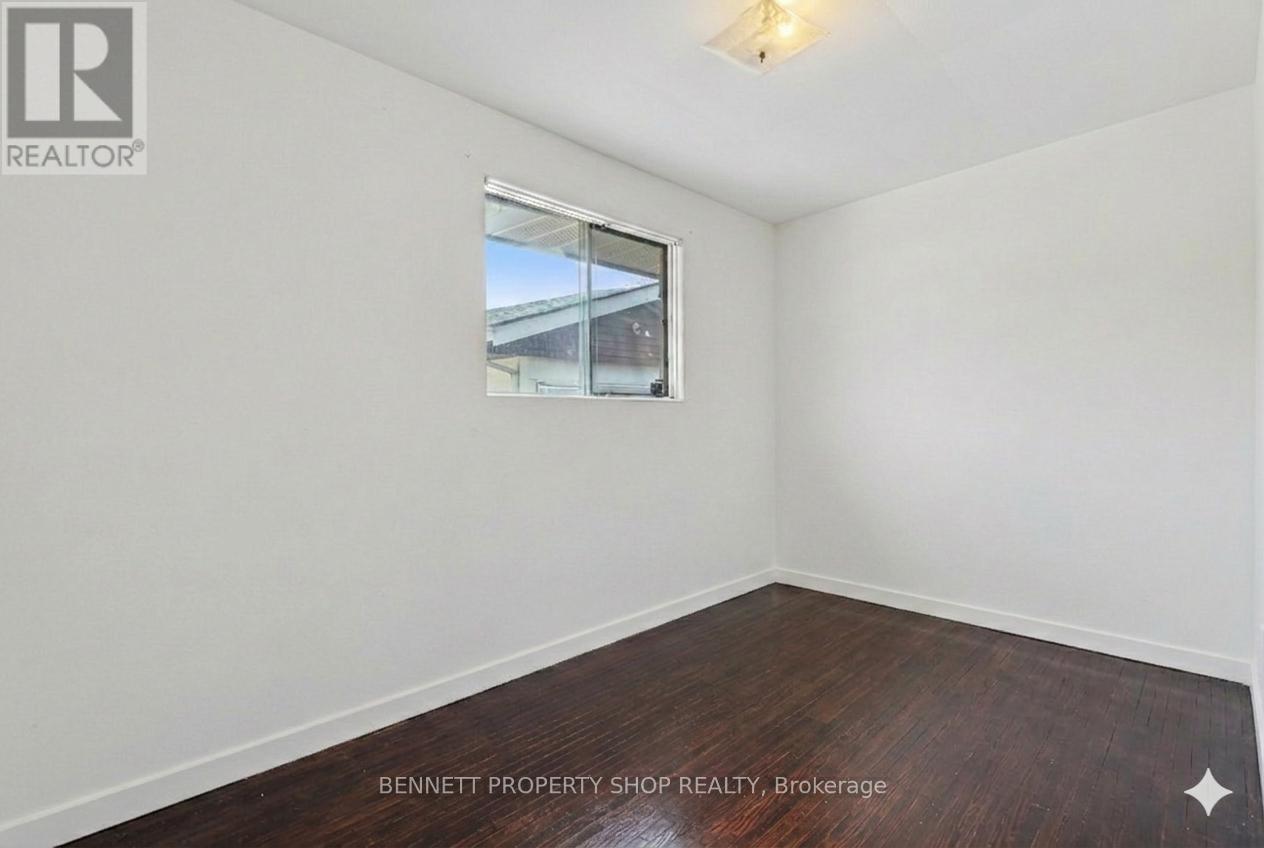 1112 Cobden Road, Ottawa, Ontario  K2C 2Z2 - Photo 9 - X12845720