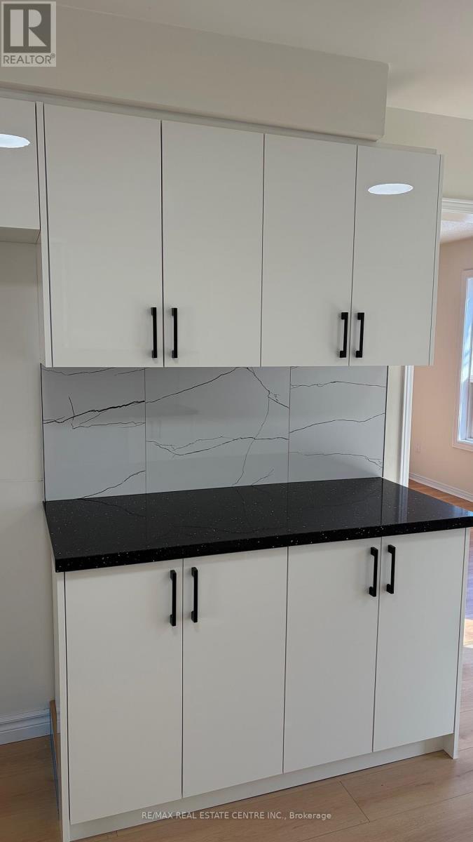 53 Thorntree Crescent, Brampton, Ontario  L6Y 3Y1 - Photo 11 - W12793360