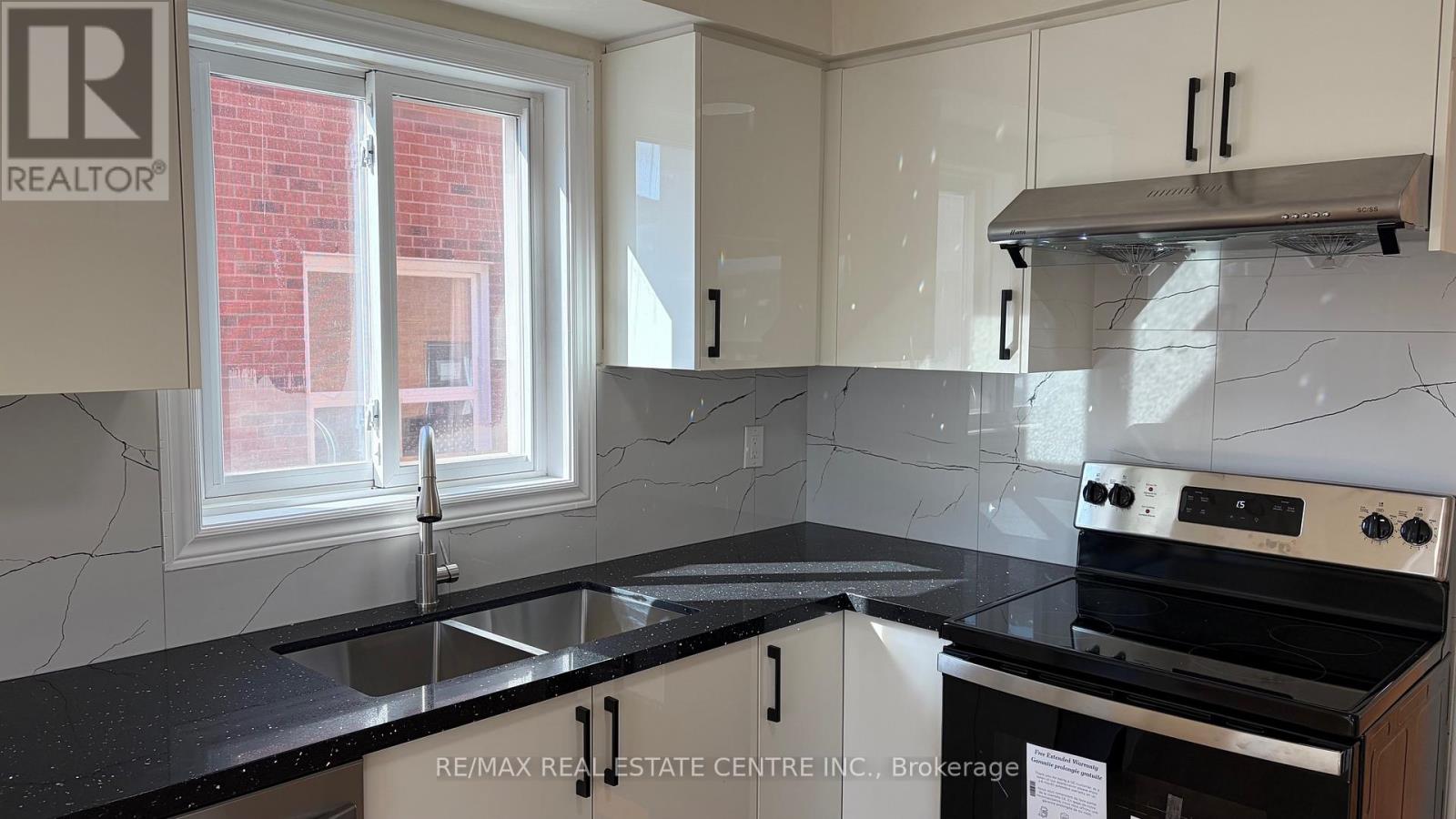 53 Thorntree Crescent, Brampton, Ontario  L6Y 3Y1 - Photo 12 - W12793360