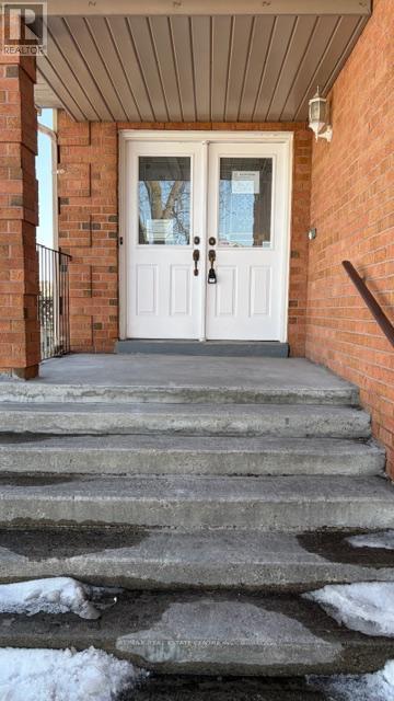 53 Thorntree Crescent, Brampton, Ontario  L6Y 3Y1 - Photo 2 - W12793360