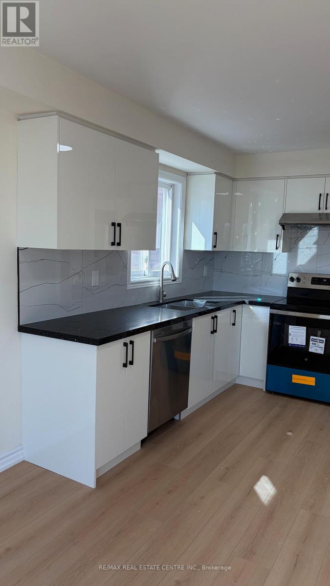 53 Thorntree Crescent, Brampton, Ontario  L6Y 3Y1 - Photo 7 - W12793360