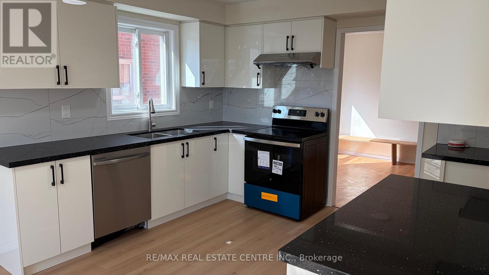 53 Thorntree Crescent, Brampton, Ontario  L6Y 3Y1 - Photo 8 - W12793360