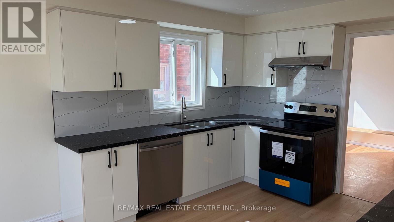 53 Thorntree Crescent, Brampton, Ontario  L6Y 3Y1 - Photo 6 - W12793360