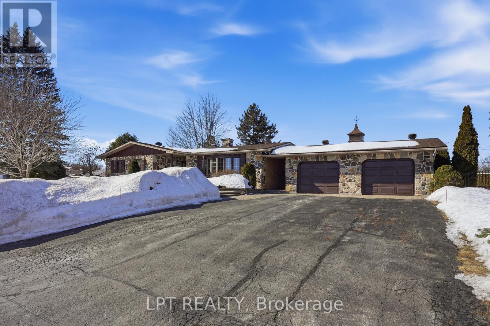 10 Orchard Street, Hawkesbury, Ontario  K6A 2V7 - Photo 9 - X12845060