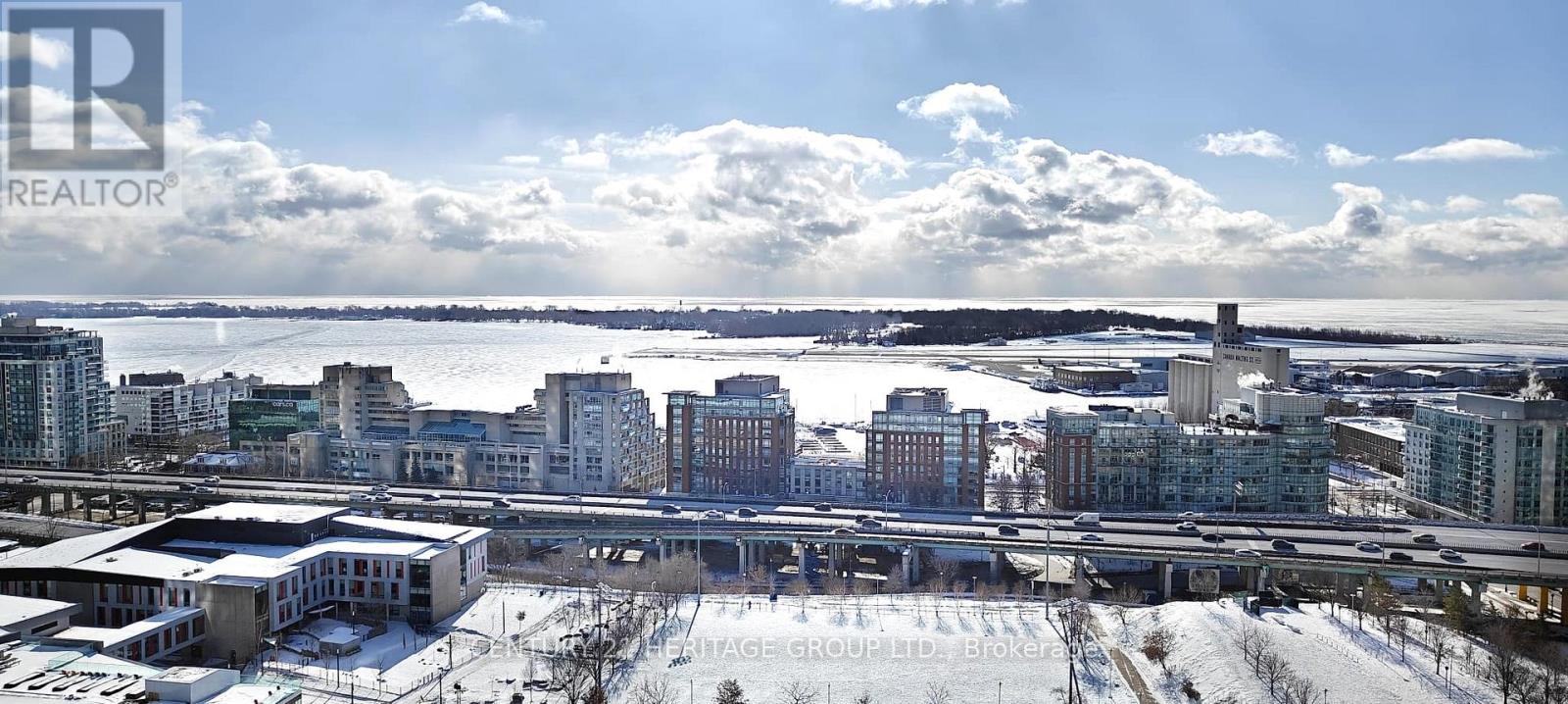 2009 - 15 ICEBOAT TERRACE, Toronto, Ontario