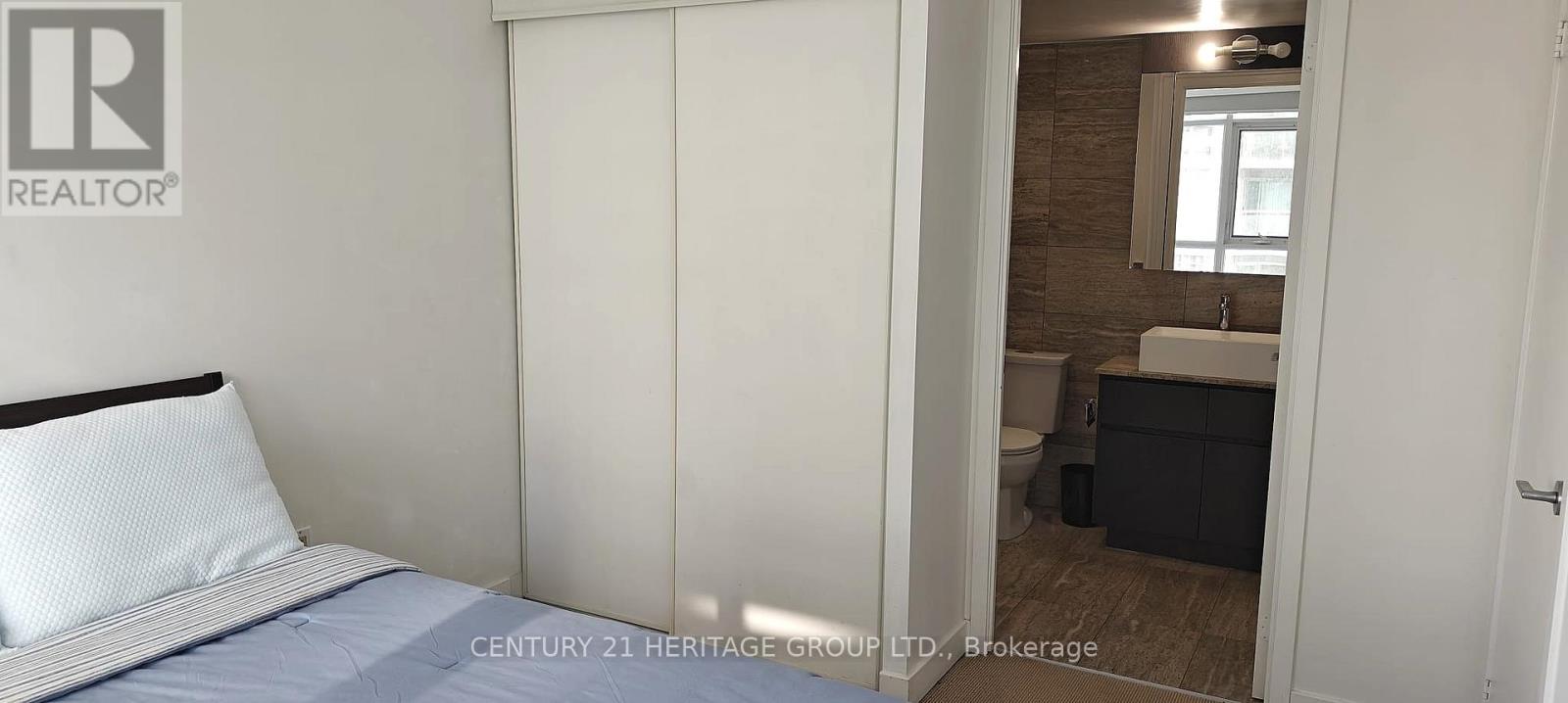 2009 - 15 Iceboat Terrace, Toronto, Ontario  M5V 4A5 - Photo 15 - C12845542