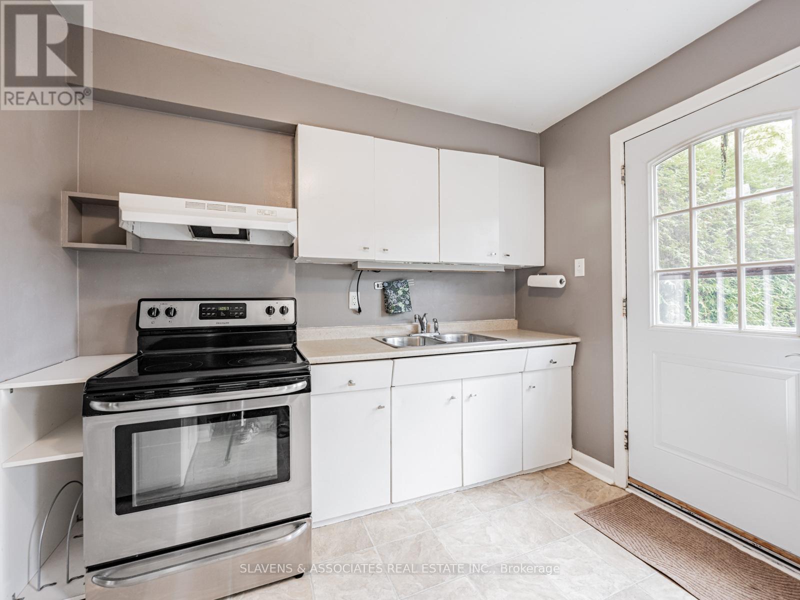 4 Burdock Lane, Toronto, Ontario  M3C 2G5 - Photo 13 - C12845662