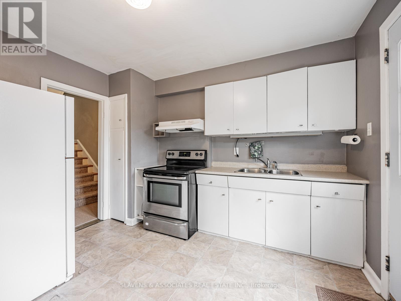 4 Burdock Lane, Toronto, Ontario  M3C 2G5 - Photo 14 - C12845662