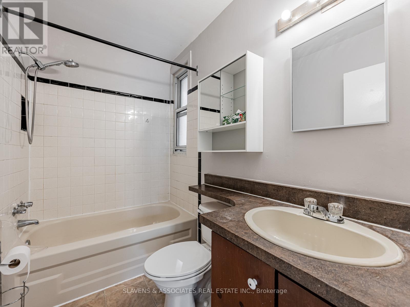 4 Burdock Lane, Toronto, Ontario  M3C 2G5 - Photo 22 - C12845662