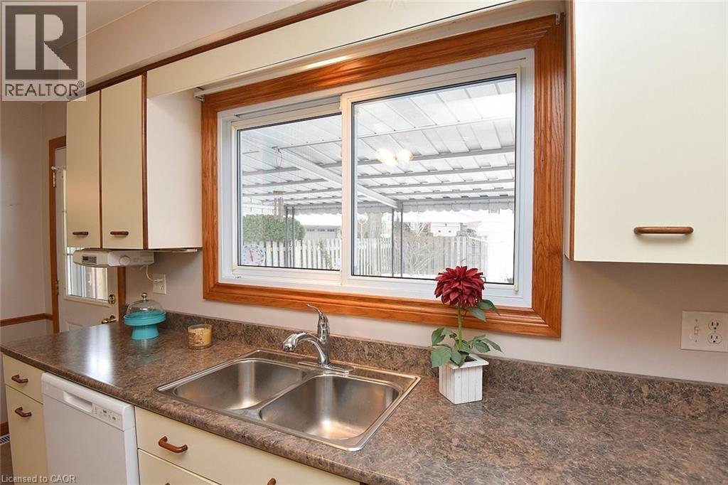 23 Lynndale Drive, Dundas, Ontario  L9H 3L4 - Photo 12 - 40793967