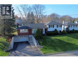 23 LYNNDALE Drive, Dundas, Ontario