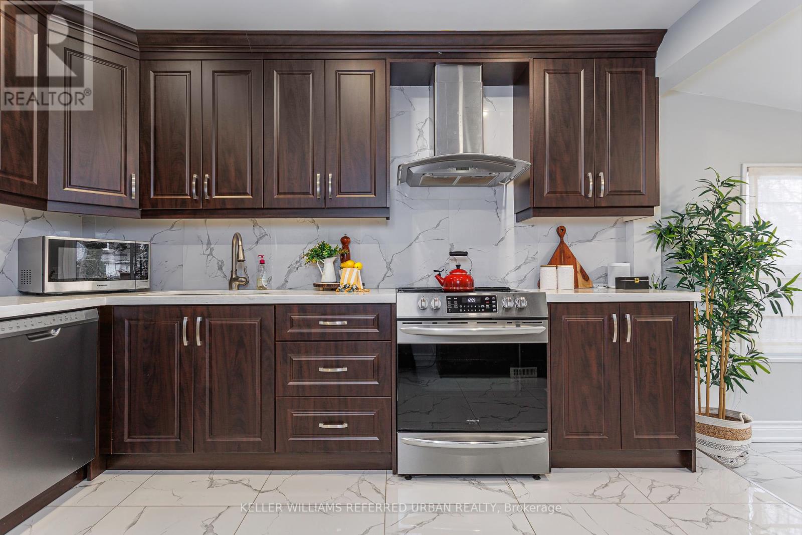 647 Rhodes Avenue, Toronto, Ontario  M4J 4X5 - Photo 9 - E12845556