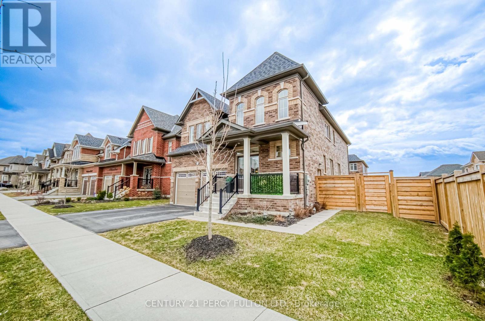 13 Toulouse Street, Whitby, Ontario  L1P 0J2 - Photo 3 - E12845652