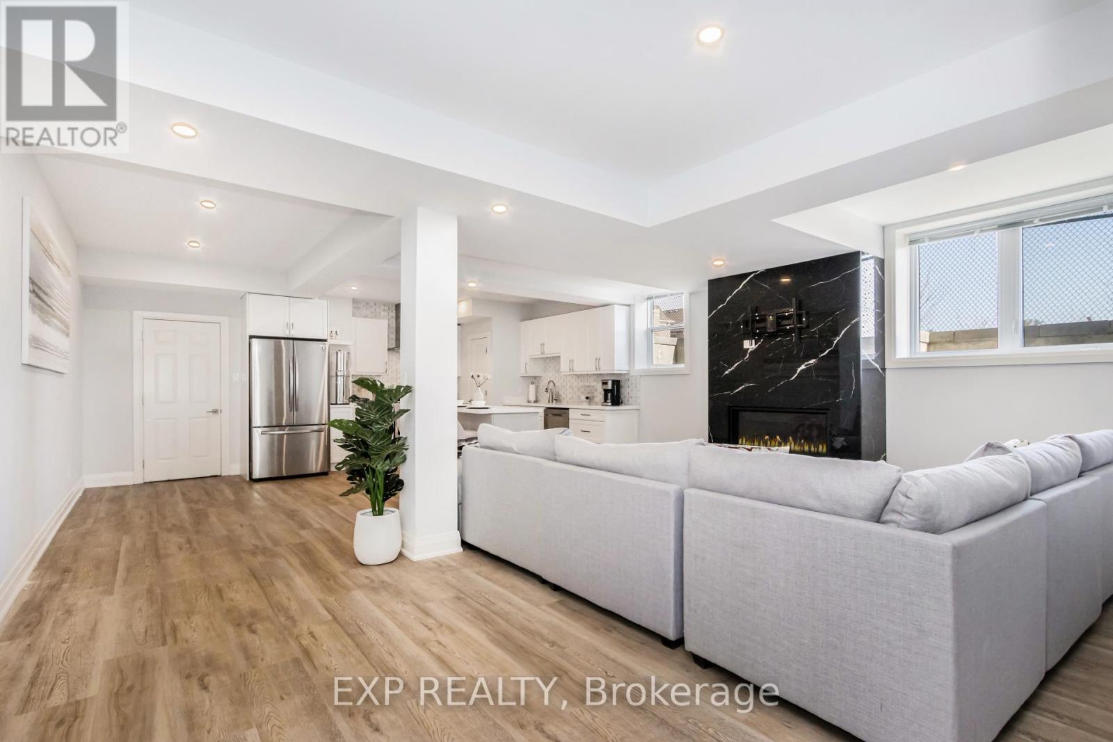 21 Lacrosse Trail, Vaughan, Ontario  L4H 4S7 - Photo 5 - N12845722