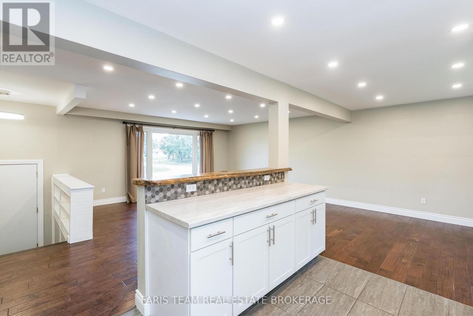 128 Rose Street, Barrie (Wellington), Ontario  L4M 2T7 - Photo 7 - S12845650