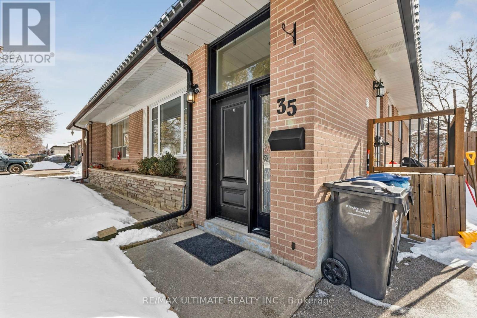 Main - 35 Algonquin Boulevard, Brampton, Ontario  L6T 1R7 - Photo 2 - W12845564