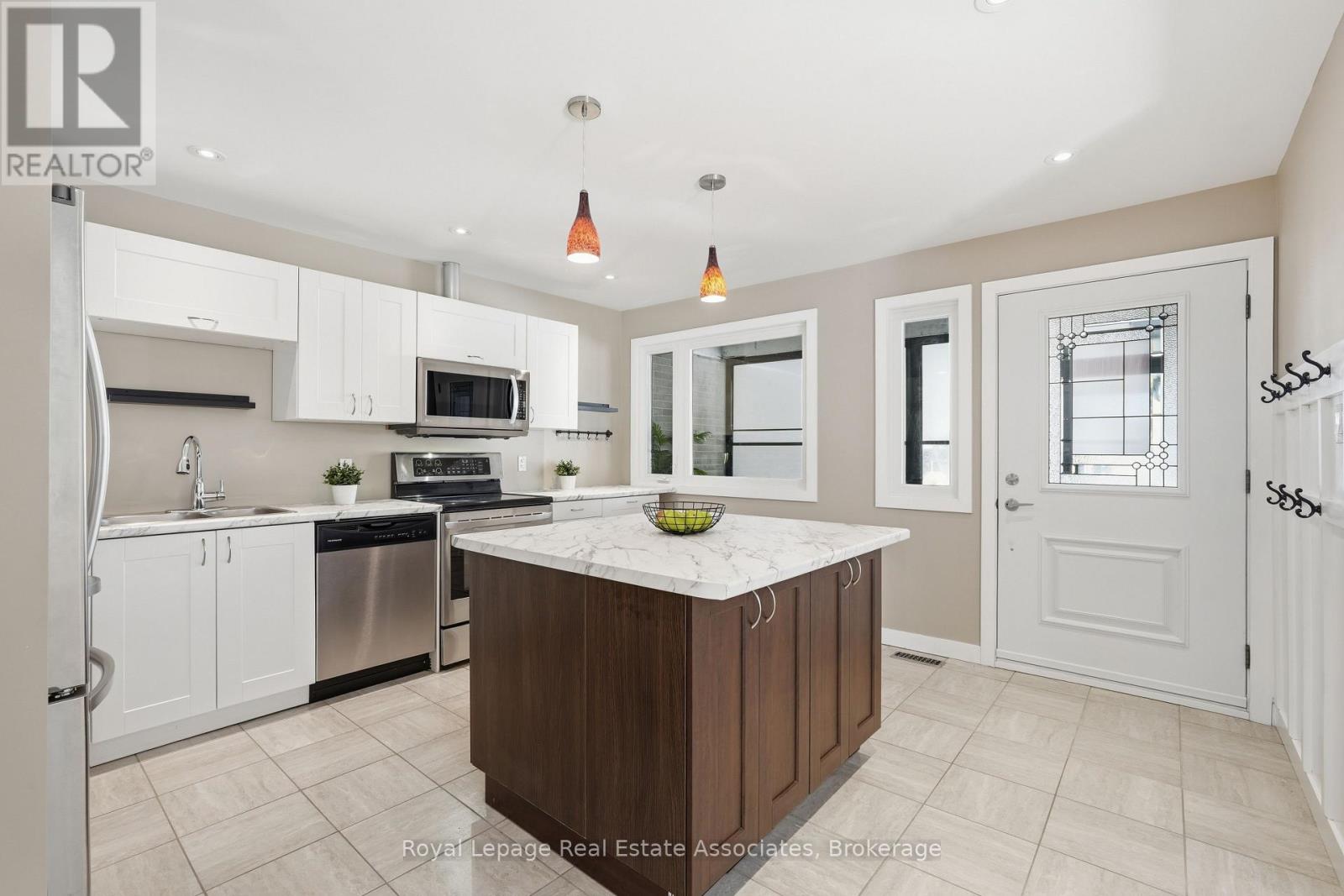 34 Ontario Street, Orangeville, Ontario  L9W 2V1 - Photo 5 - W12845582