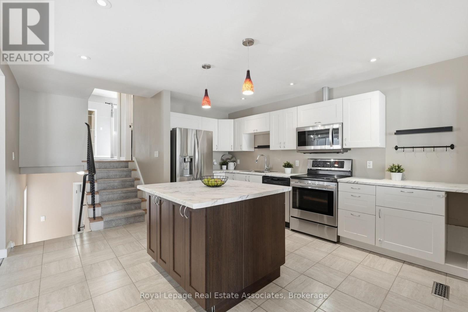 34 Ontario Street, Orangeville, Ontario  L9W 2V1 - Photo 7 - W12845582