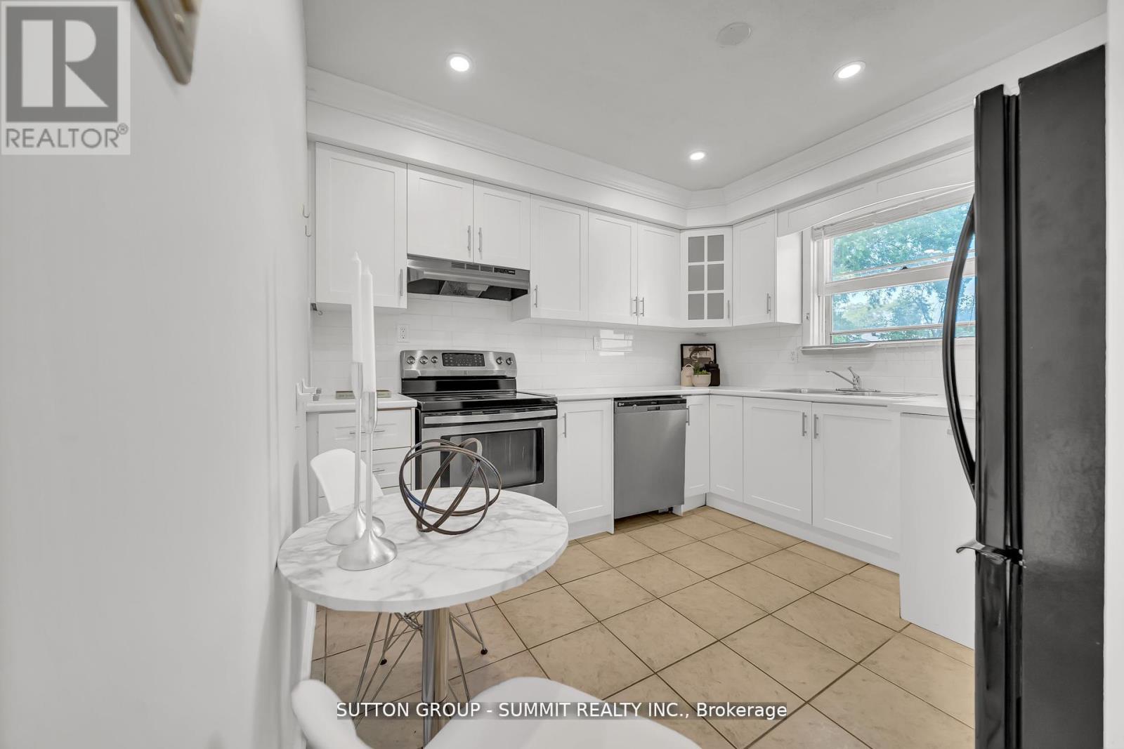 465 Seaton Drive, Oakville, Ontario  L6L 3Y3 - Photo 17 - W12845596