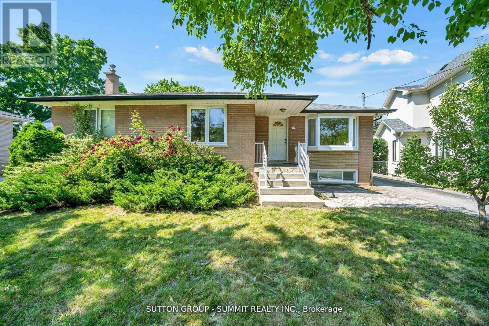 465 Seaton Drive, Oakville, Ontario  L6L 3Y3 - Photo 3 - W12845596