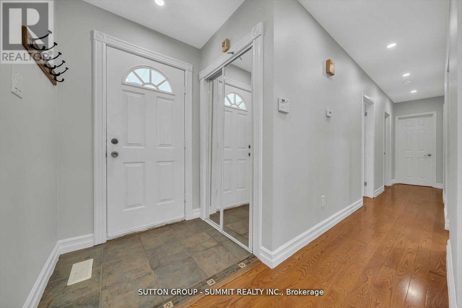 465 Seaton Drive, Oakville, Ontario  L6L 3Y3 - Photo 9 - W12845596