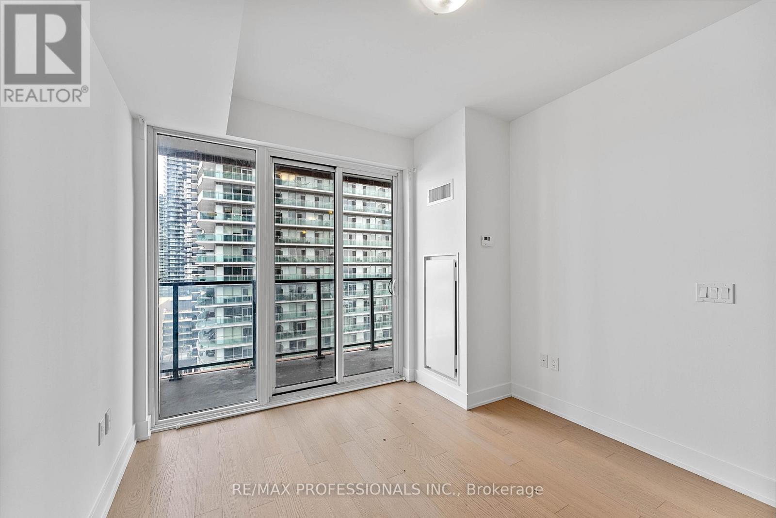 1614 - 30 Shore Breeze Drive, Toronto, Ontario  M8V 0J1 - Photo 18 - W12845606