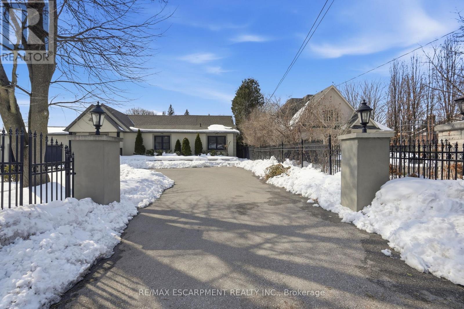 1480 Clarkson Road N, Mississauga, Ontario  L5J 2W9 - Photo 2 - W12845656