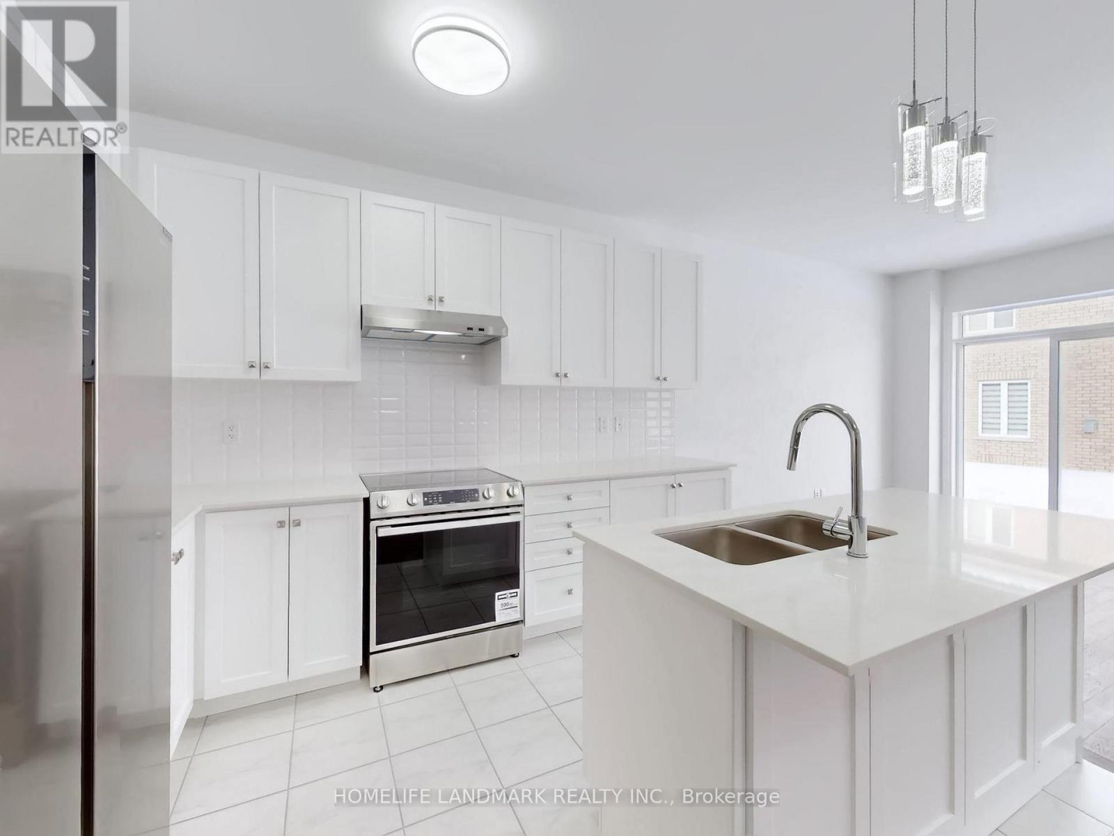 8 Bushwood Trail, Brampton, Ontario  L7A 5J7 - Photo 10 - W12845728