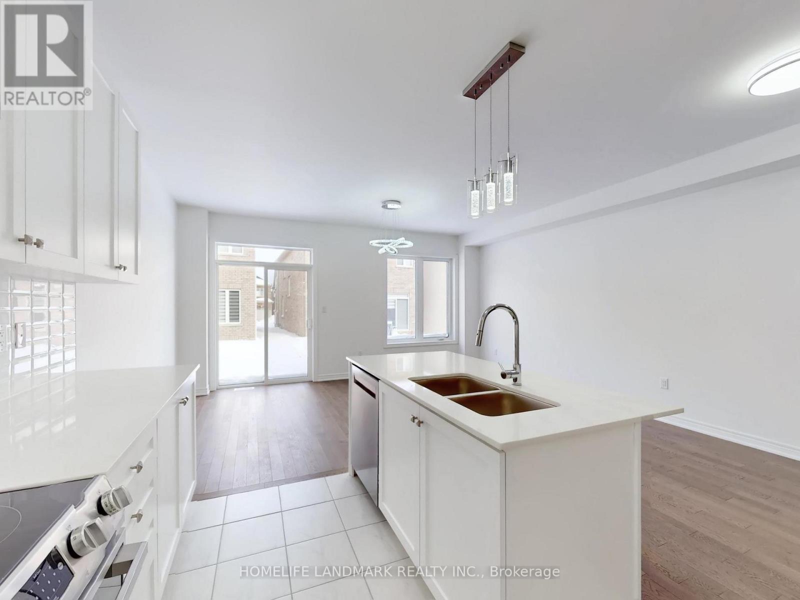 8 Bushwood Trail, Brampton, Ontario  L7A 5J7 - Photo 11 - W12845728