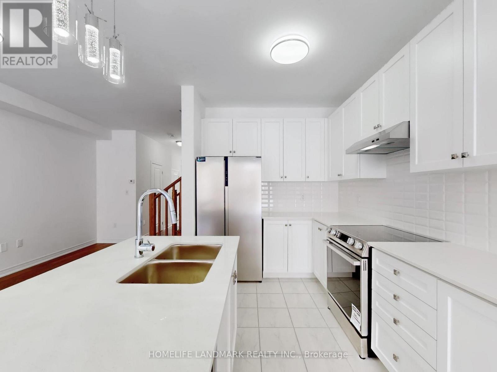 8 Bushwood Trail, Brampton, Ontario  L7A 5J7 - Photo 14 - W12845728