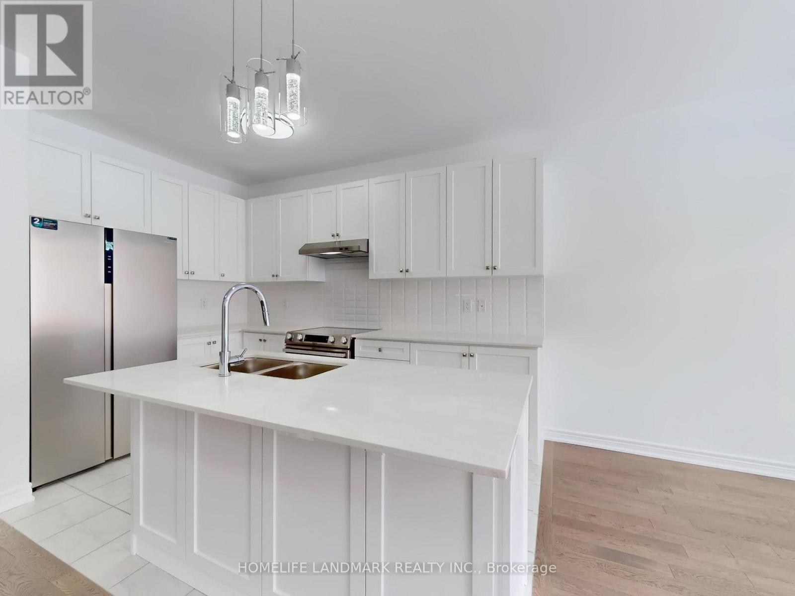 8 Bushwood Trail, Brampton, Ontario  L7A 5J7 - Photo 15 - W12845728