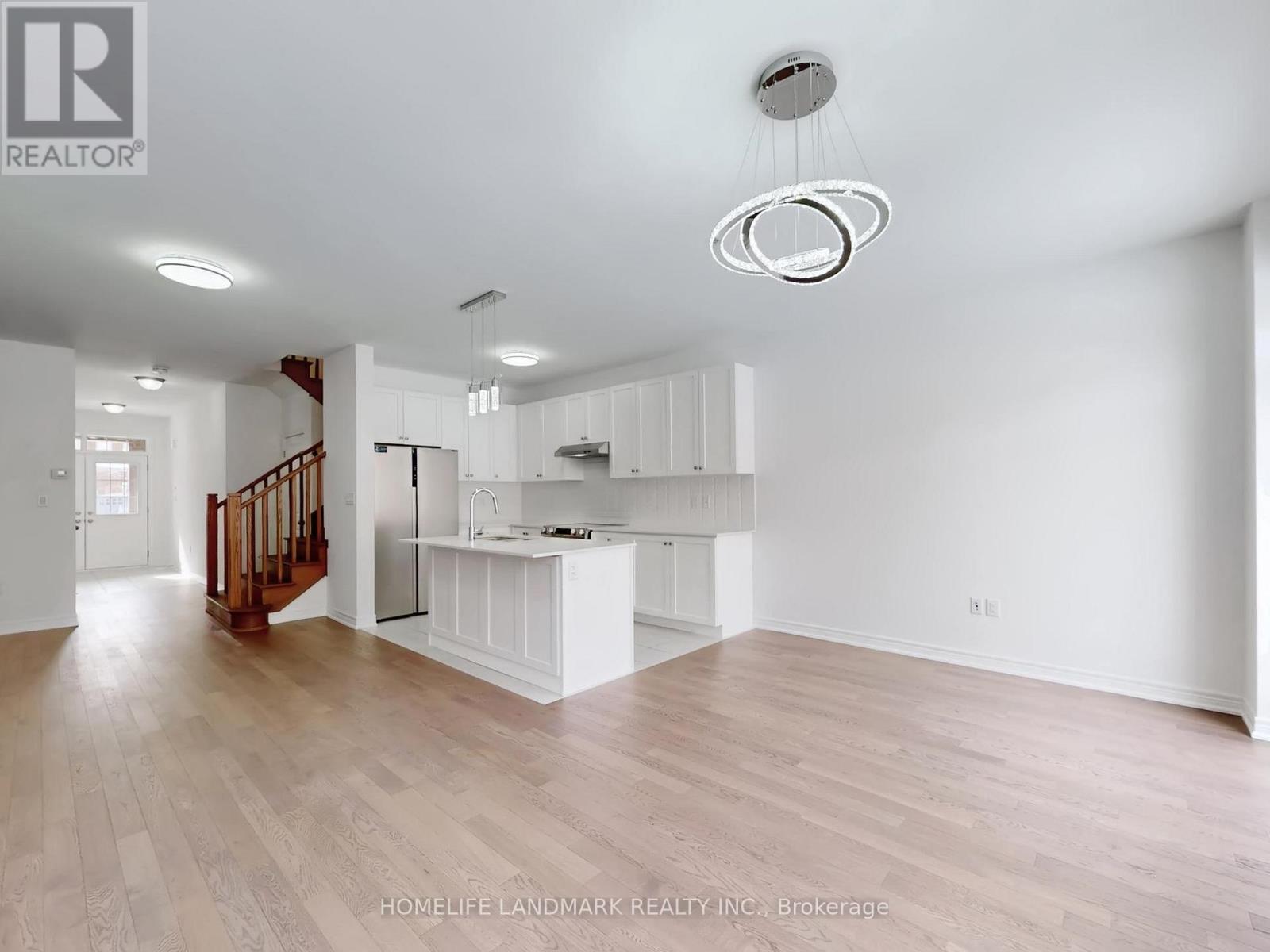 8 Bushwood Trail, Brampton, Ontario  L7A 5J7 - Photo 16 - W12845728