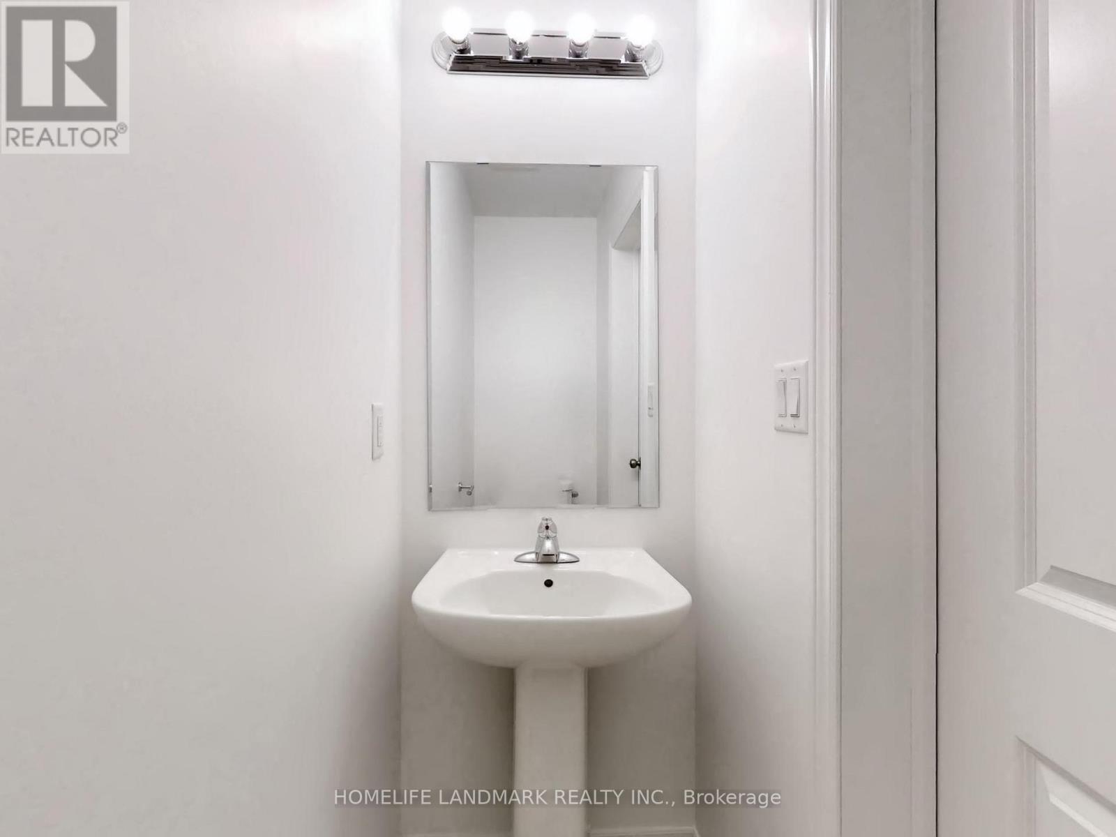 8 Bushwood Trail, Brampton, Ontario  L7A 5J7 - Photo 18 - W12845728