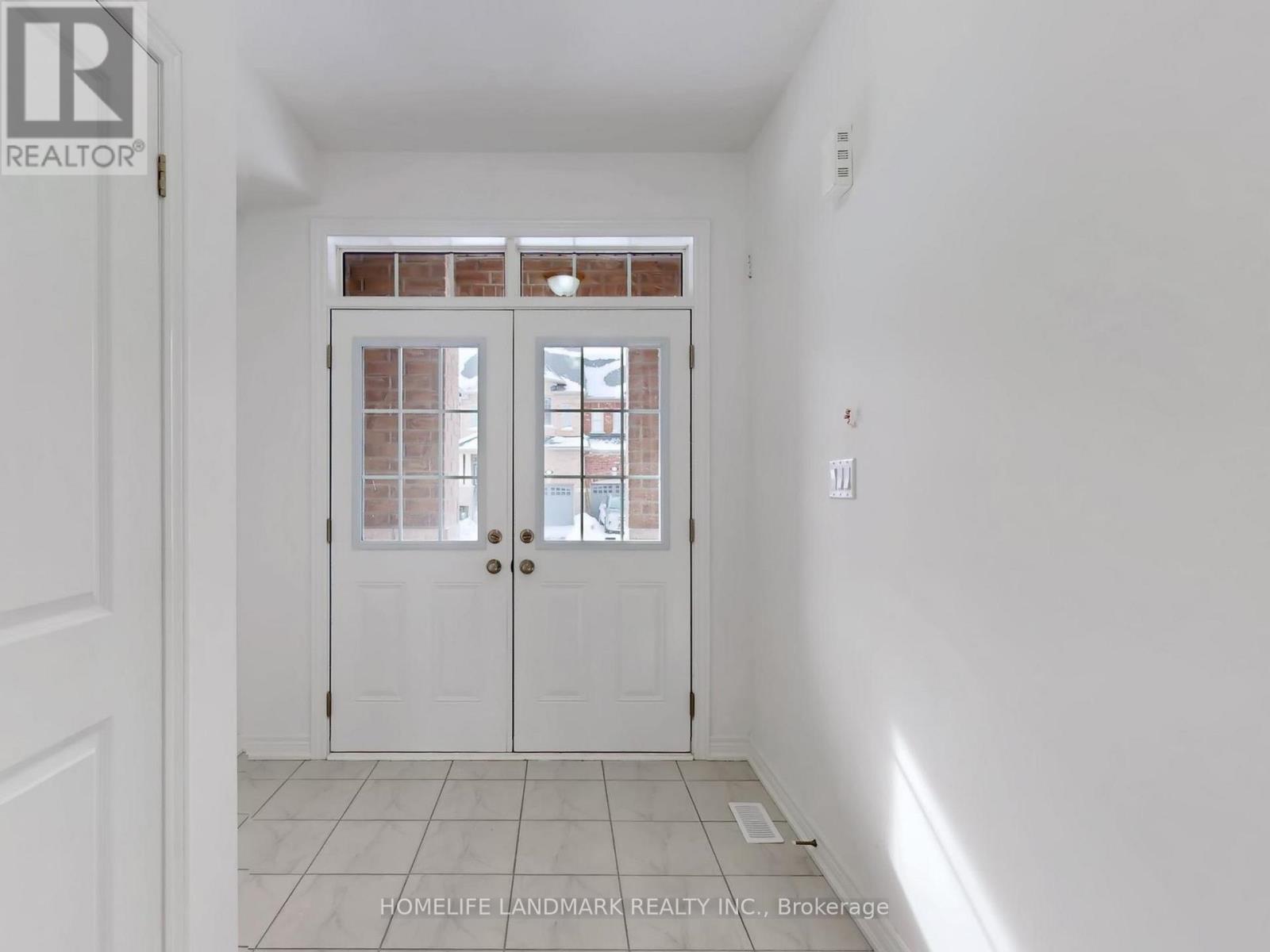 8 Bushwood Trail, Brampton, Ontario  L7A 5J7 - Photo 4 - W12845728