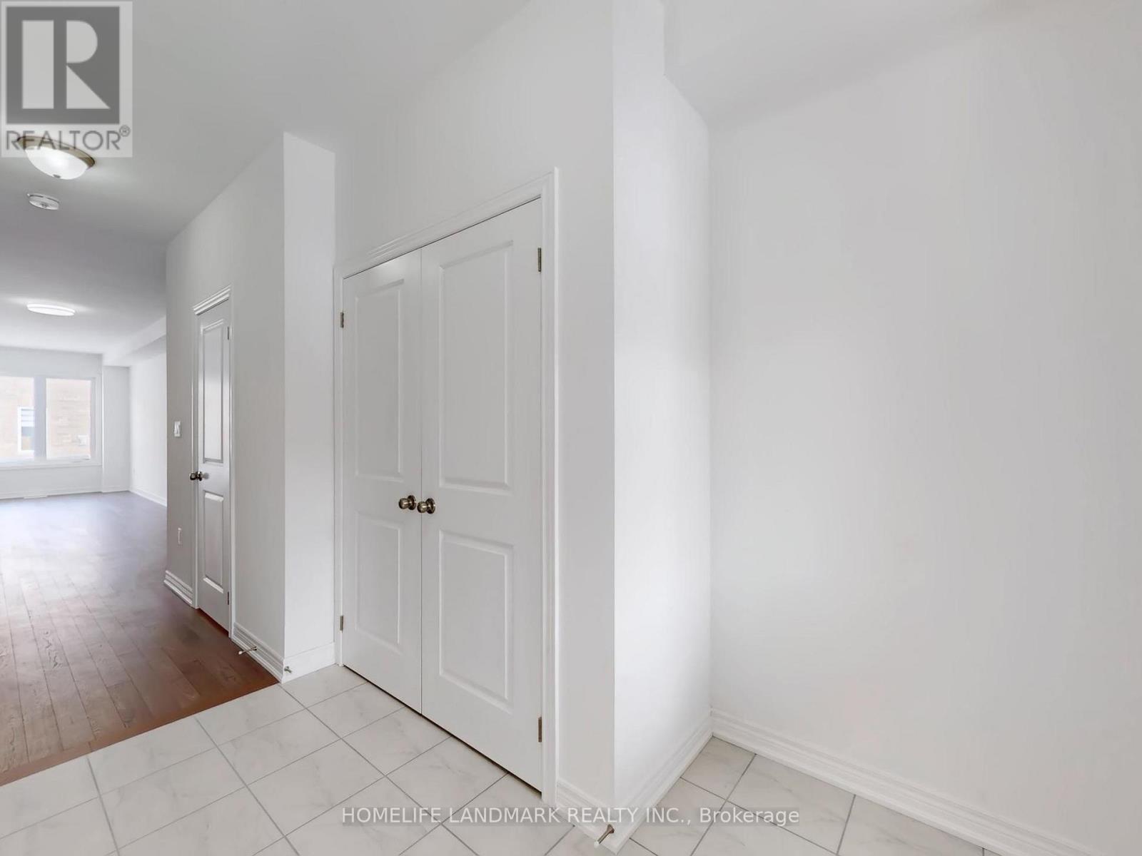 8 Bushwood Trail, Brampton, Ontario  L7A 5J7 - Photo 5 - W12845728